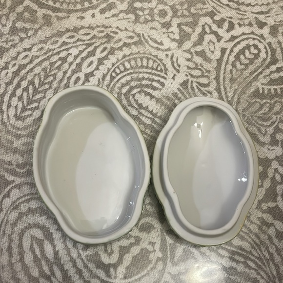 Vintage hand‎ painted trinket box with floral design. Jackson 1982 - Picture 3 of 5